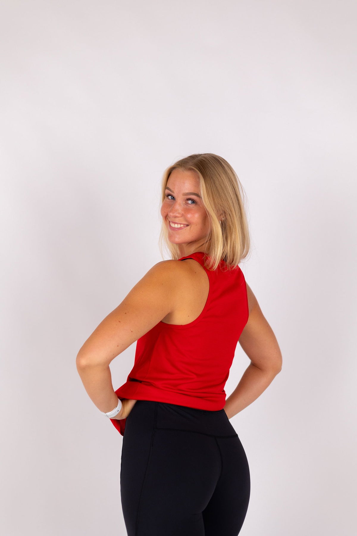 Aero-Vent Singlet Women (Red) - RYBELFIT Sportswear